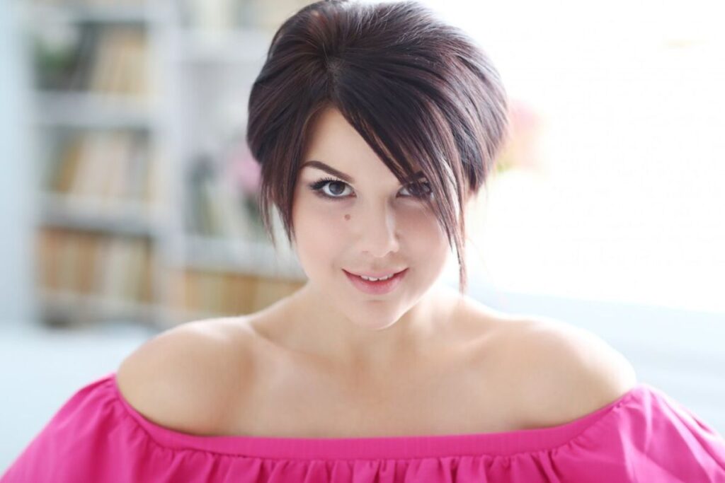 5 Hairstyles for Short Shag Cut Without Bangs