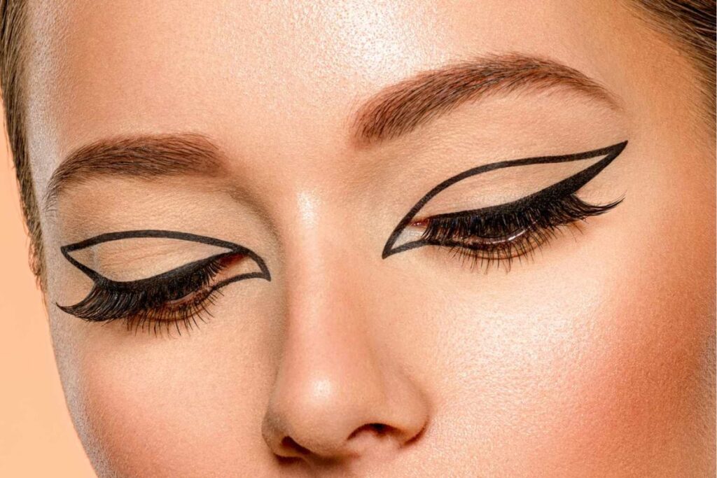 Graphic Eyeliner